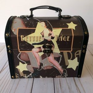 NECA Bettie Paige Box/Treasure Chest